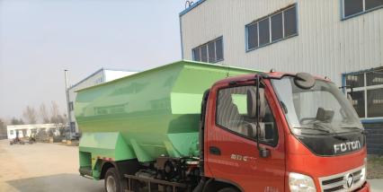 撒料车